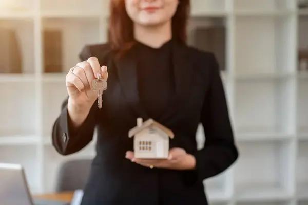 How Real Estate Agents Help You Secure the Perfect Deal