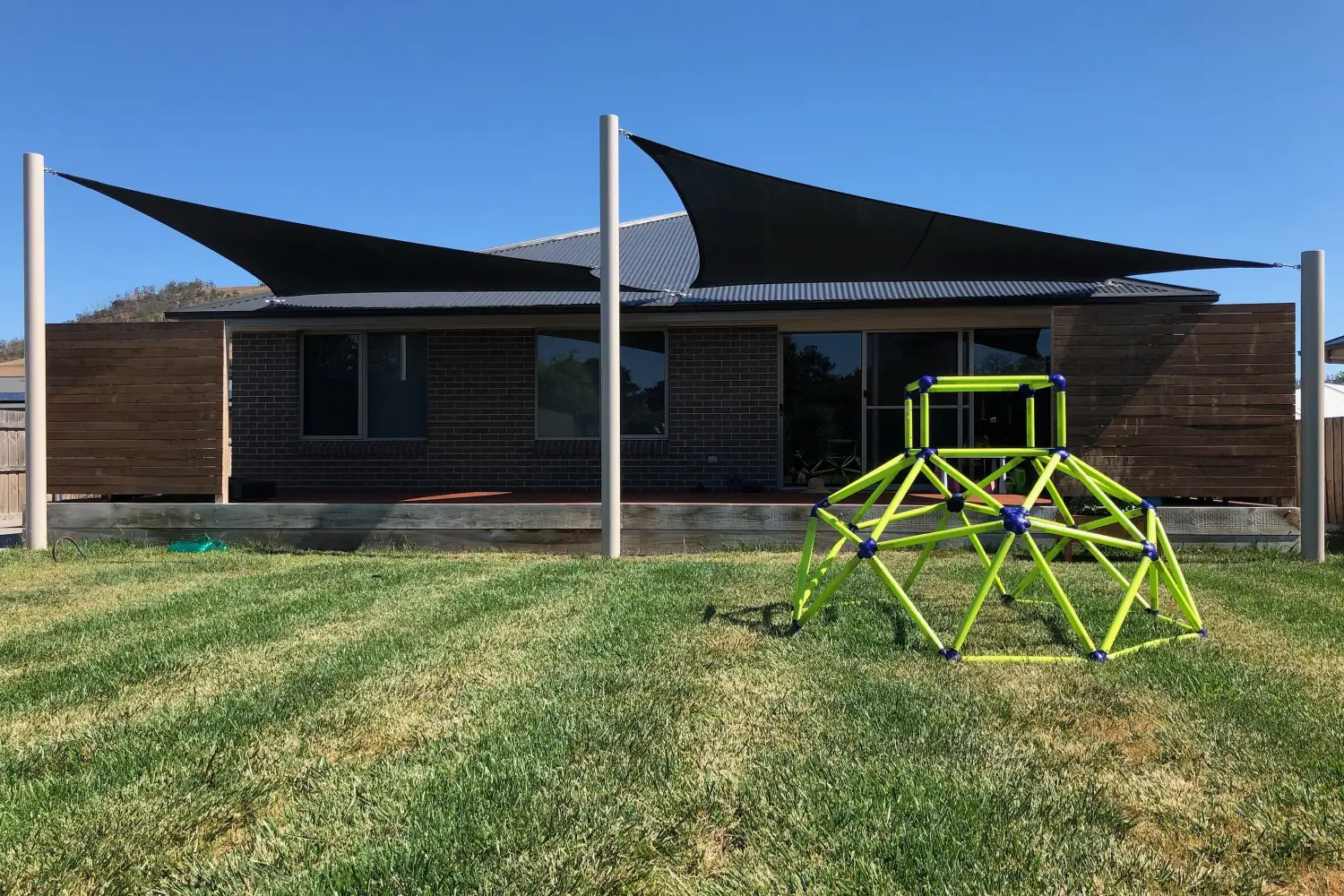 Choosing the Right Balcony Privacy Screen for Your Balcony